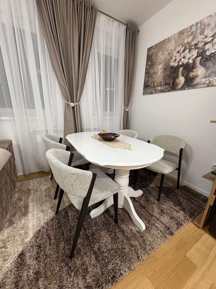 I&I Apartments 36