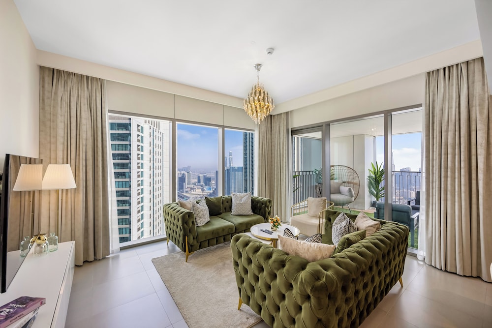 Durrani Homes - Majestic 4BR at Downtown