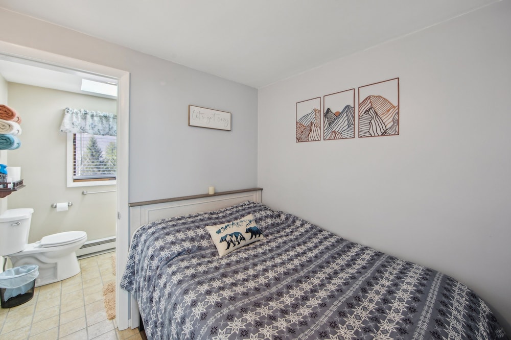 Hullabaloo 23E - Upgrade End Unit With Mountain Views 2 Bedroom Townhouse by The Summit at Gore Mountain