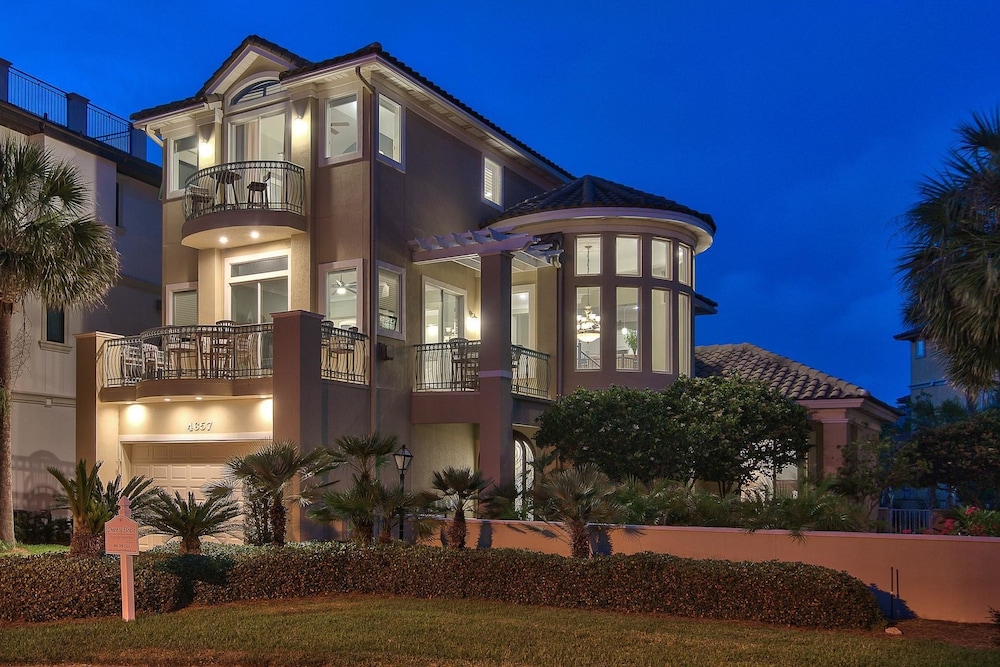 Shore to Please 4 Bedroom Holiday Home by Five Star Properties