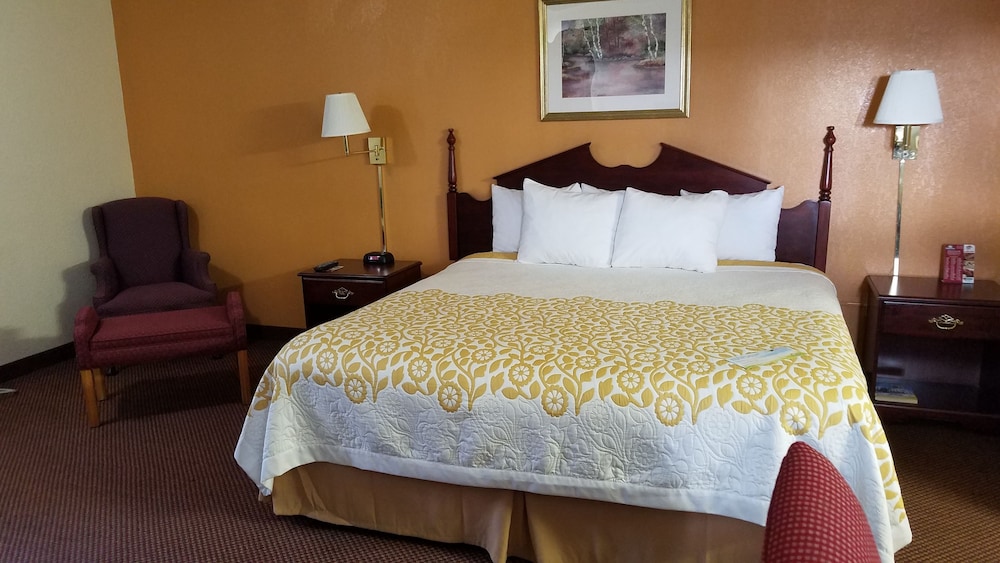 Days Inn by Wyndham Amherst view 3