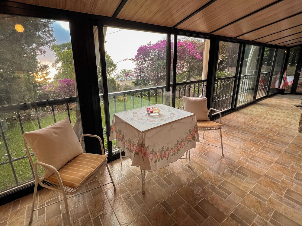Les Bougainvilliers GuestHouse by Hansa