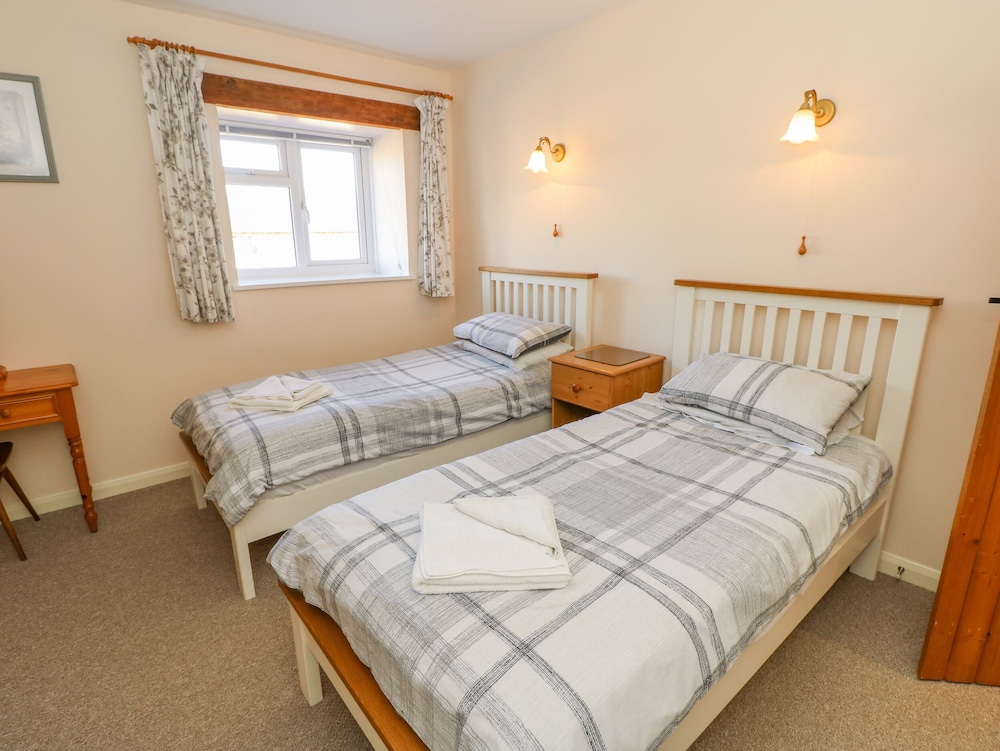 Parlour Cottage view 4
