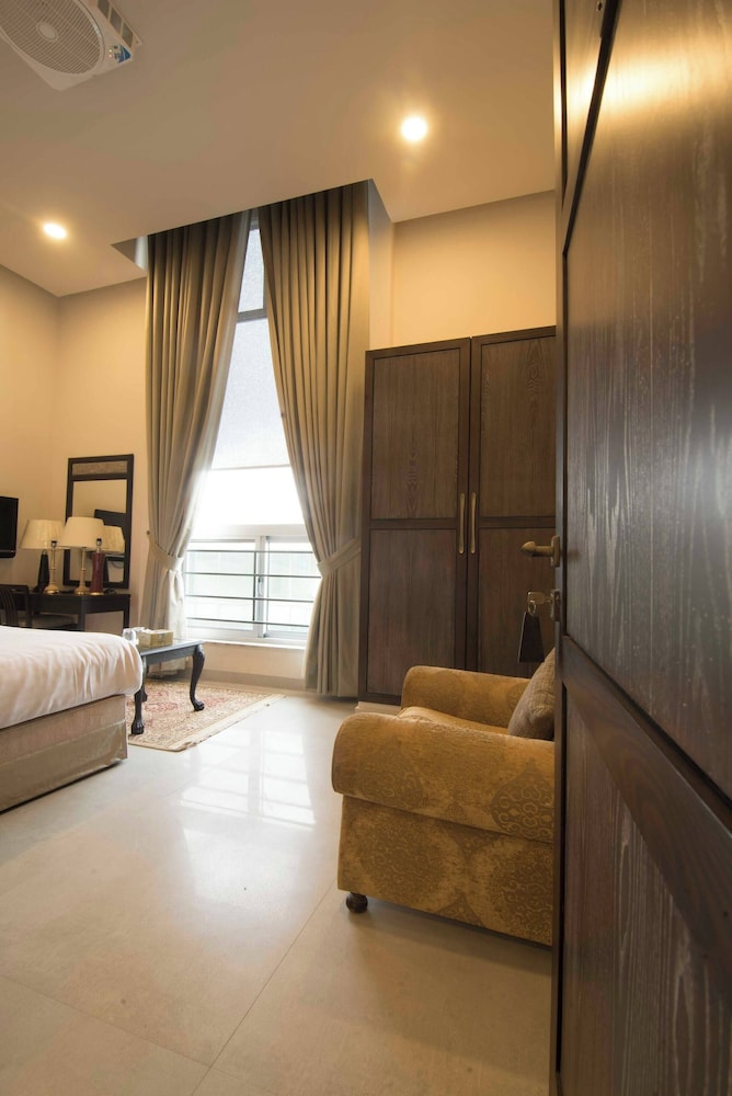 Room-cozy Guest Room F-7 Markaz Islamaba