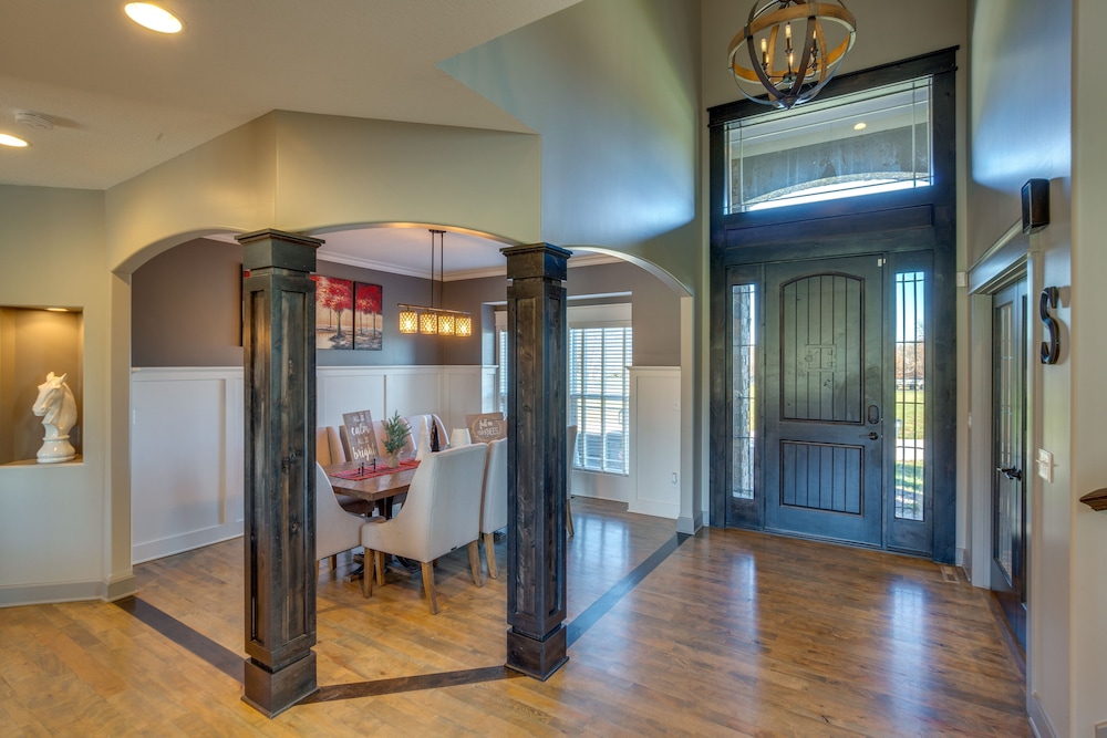 Luxe Missouri Getaway w/ Hot Tub  Fire Pit! - Property Image 7