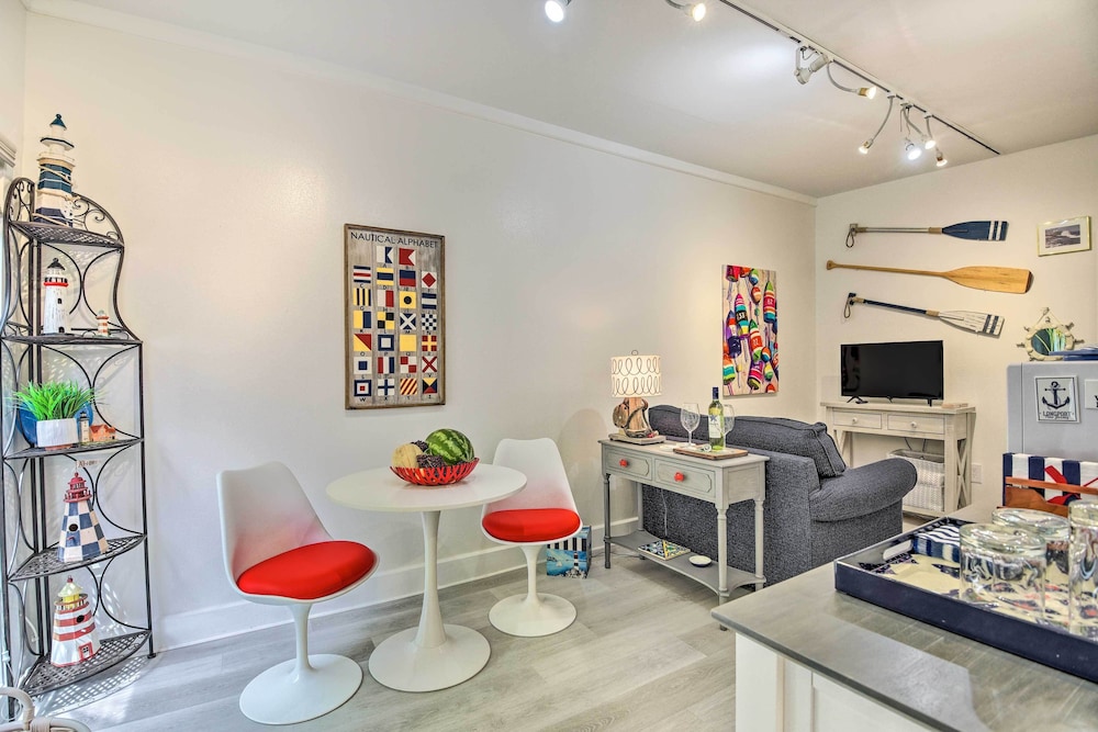 Sarasota Home in Historic District w/ Patio!