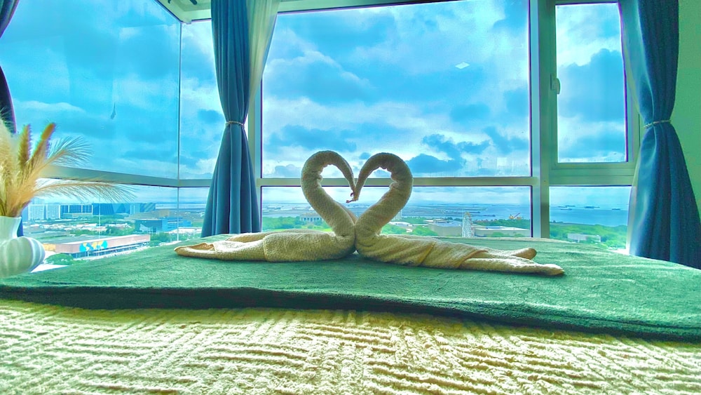 Hotel near Airport Mall of Asia PICC WTC