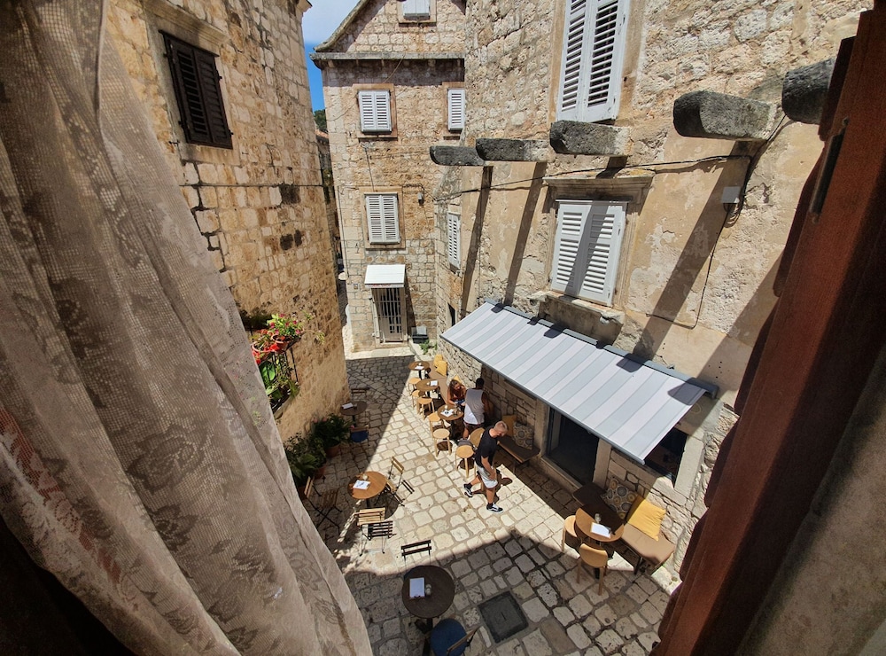 Cozy Nest Old Town Hvar Apartment