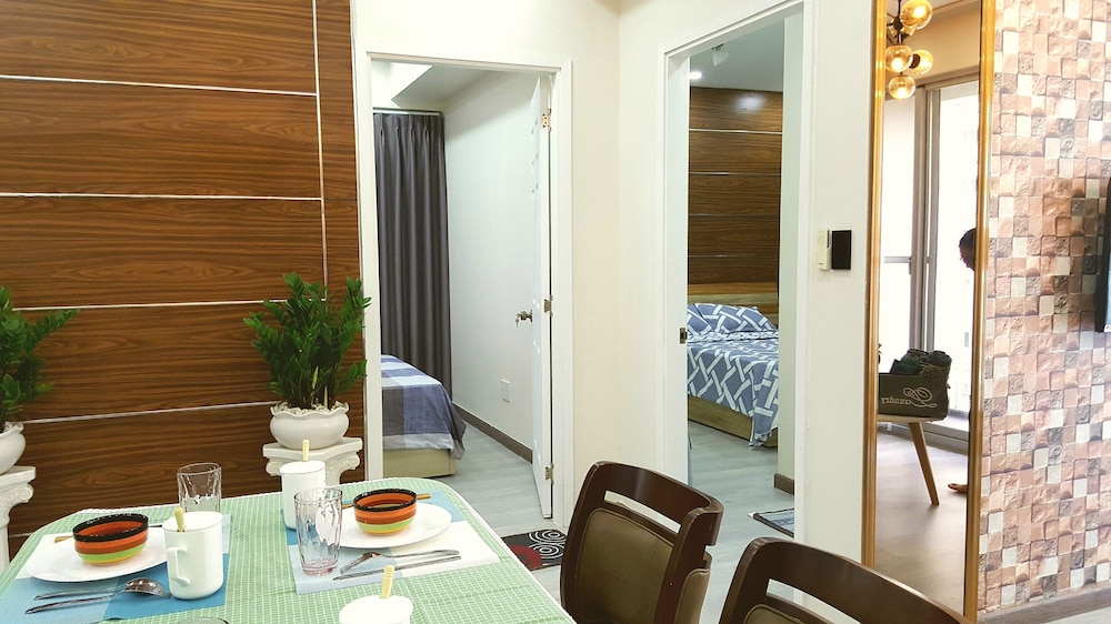 Scenic Valley Luxury 2BR SW Pool 07th