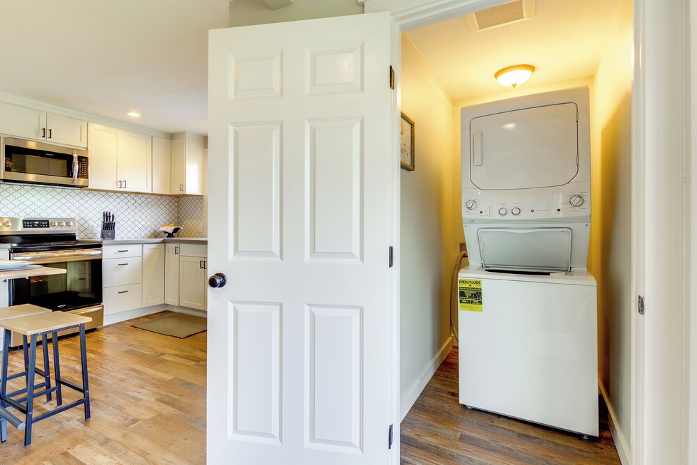 1 Mi to Historic Dtwn: Dog-friendly Everett Home!