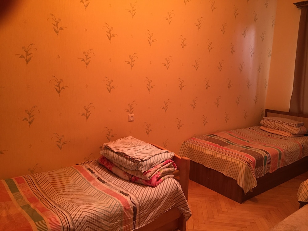 Azhdahak Guesthouse