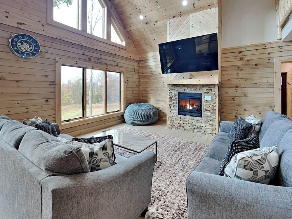 Majestic Manor by Taylor Made Deep Creek