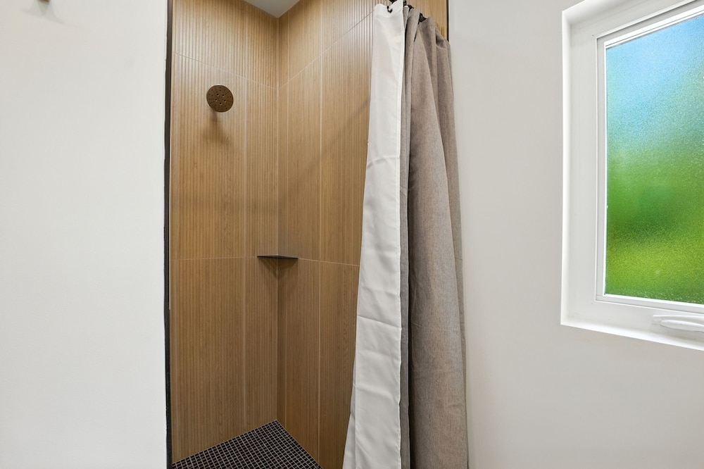 500 House - Unit B 2 Bedroom Townhouse