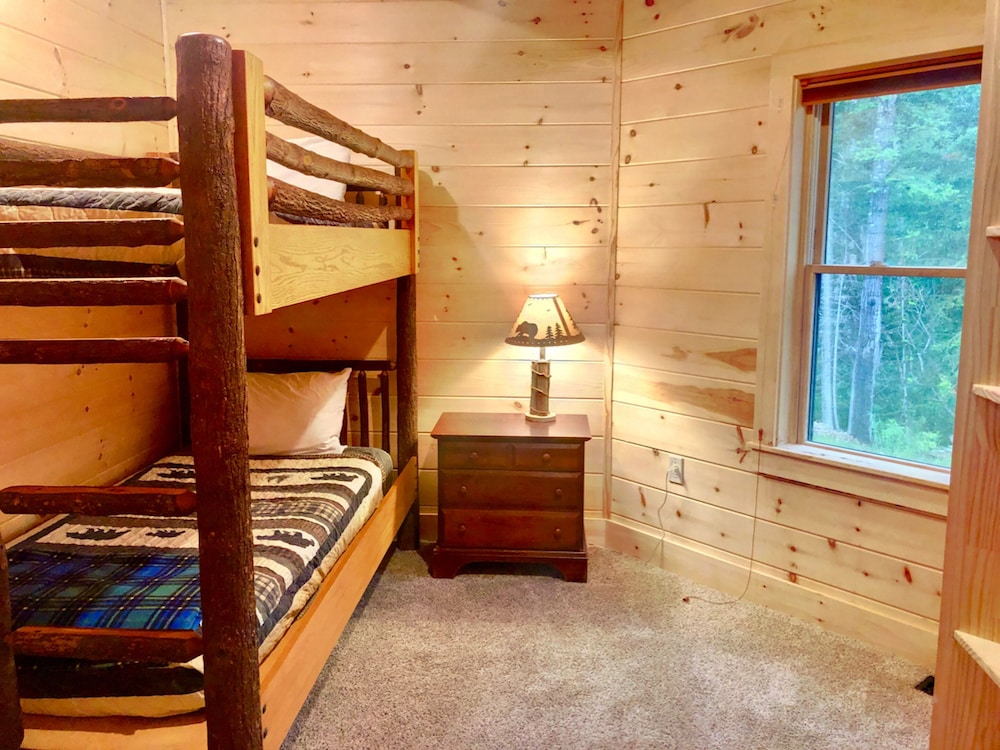Moose Lodge and Cabins by Bretton Woods Vacations