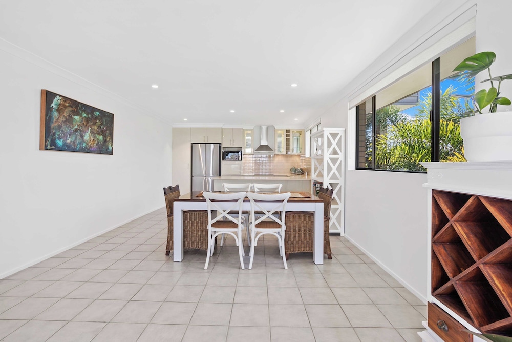Little Palms by Burleigh Letting Co