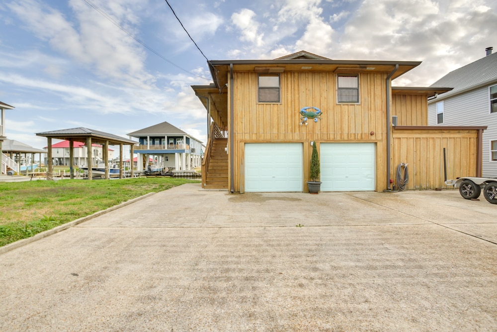 Private Dock, Lanai: Bayou Retreat in Barataria! view 3