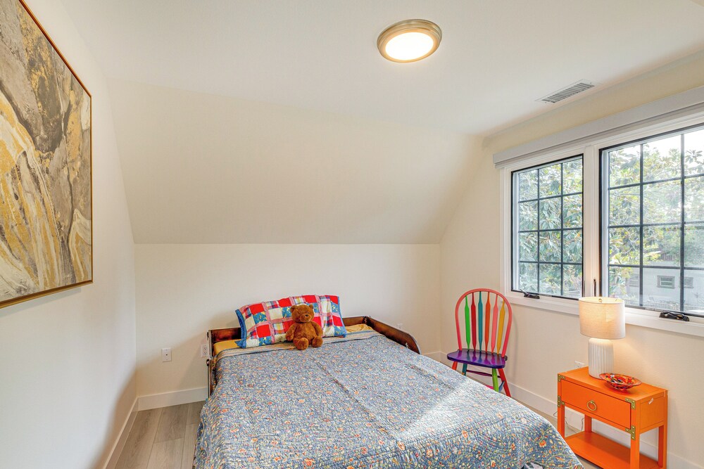 Shop, Dine & Explore Pasadena! Newly Built Home