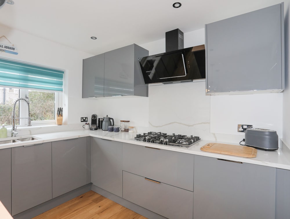 Clydfan, No 1 Trearddur Road