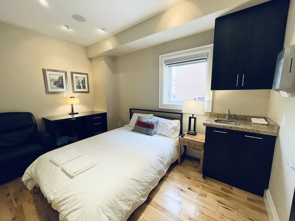 Chic Two Bedroom Downtown Condo-2
