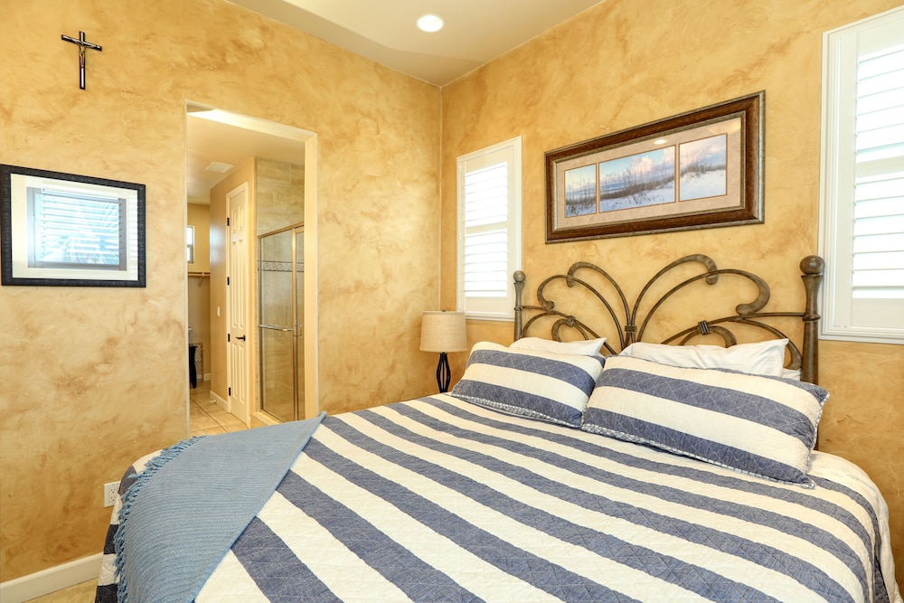 236 Ocean View 2 Bedroom Condo by RedAwning view 3