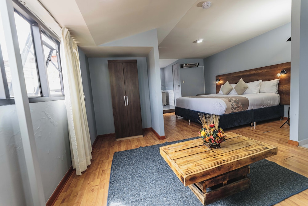 San Pedro Apartments