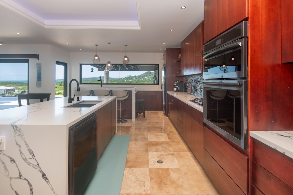 Pristine Bay 1005- Villa Loce 4 Bedroom Home