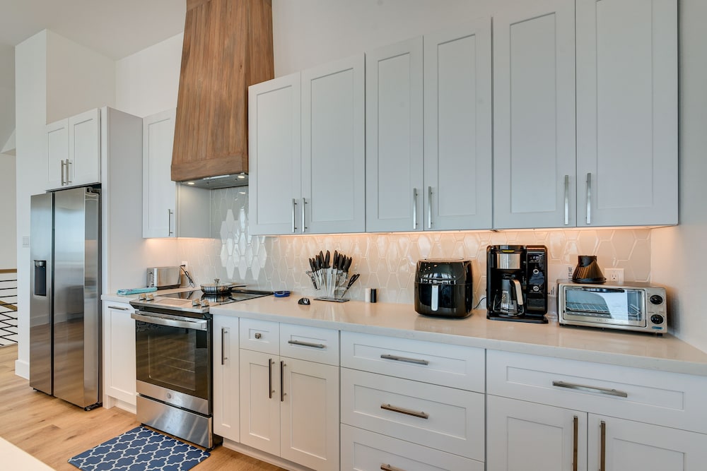 Modern Galveston Vacation Rental: Steps to Beach! view 2