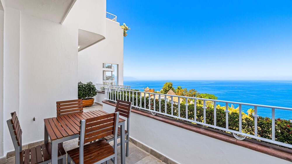 HOLT Grand Miramar Residences