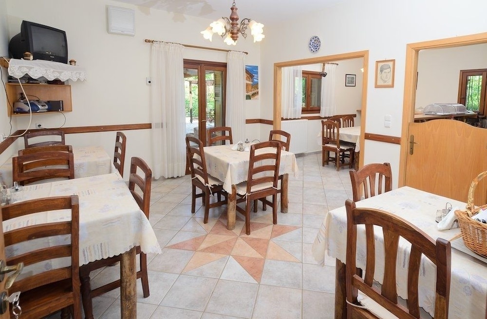 Evrostini Guest House