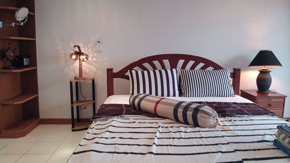Sombat Condo Seaview 1 Bedroom