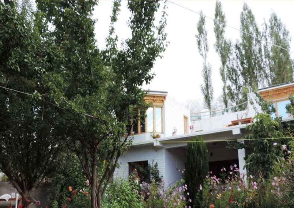 TIH A O Guest House & Home stay