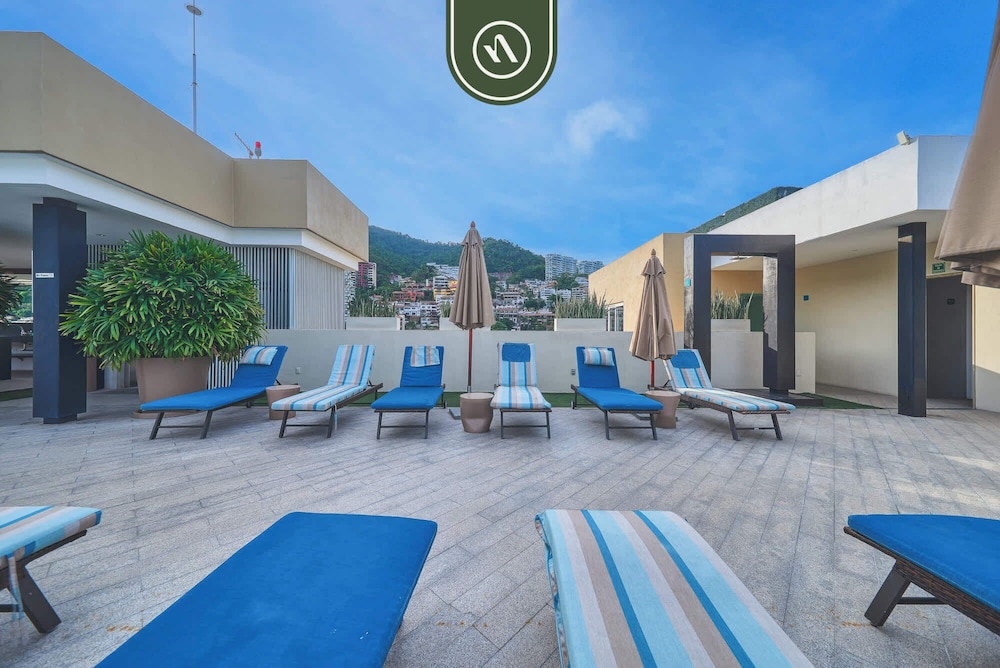 Amazing 1 BR Condo - Zona Romantica - Rooftop Pool