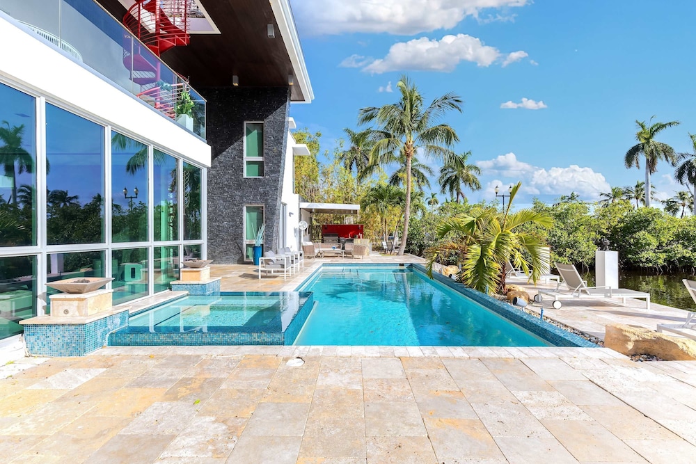 Modern Waterfront Mansion in the Heart of Las Olas Minutes From the Beach