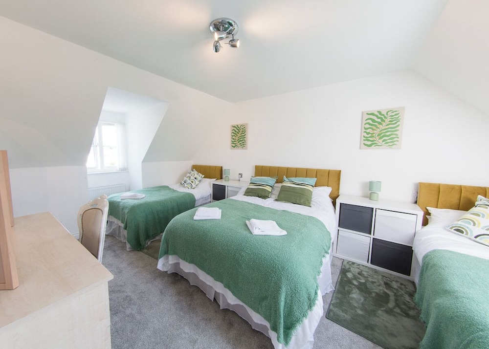5 Bed Detached House - Sleeps 14