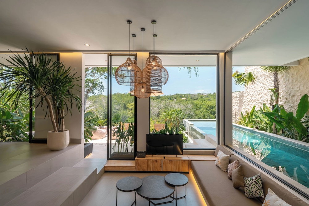 The Luminous Villa Uluwatu