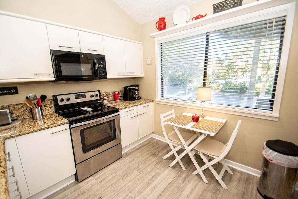 West Hyde Park 2e 2 Bedroom Condo