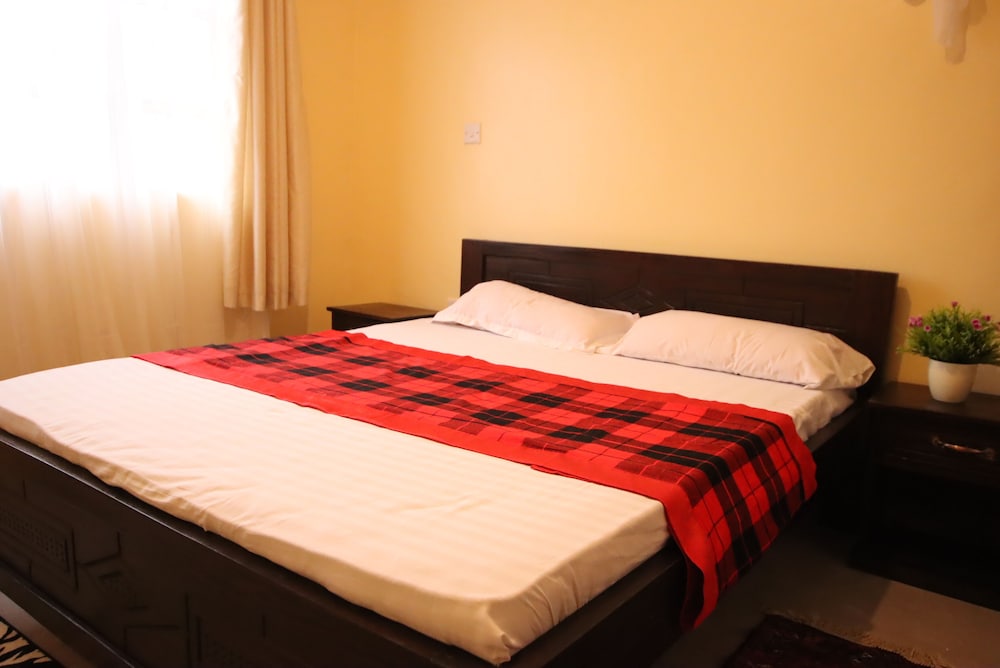 Lux Suites Ebony Mara House view 4