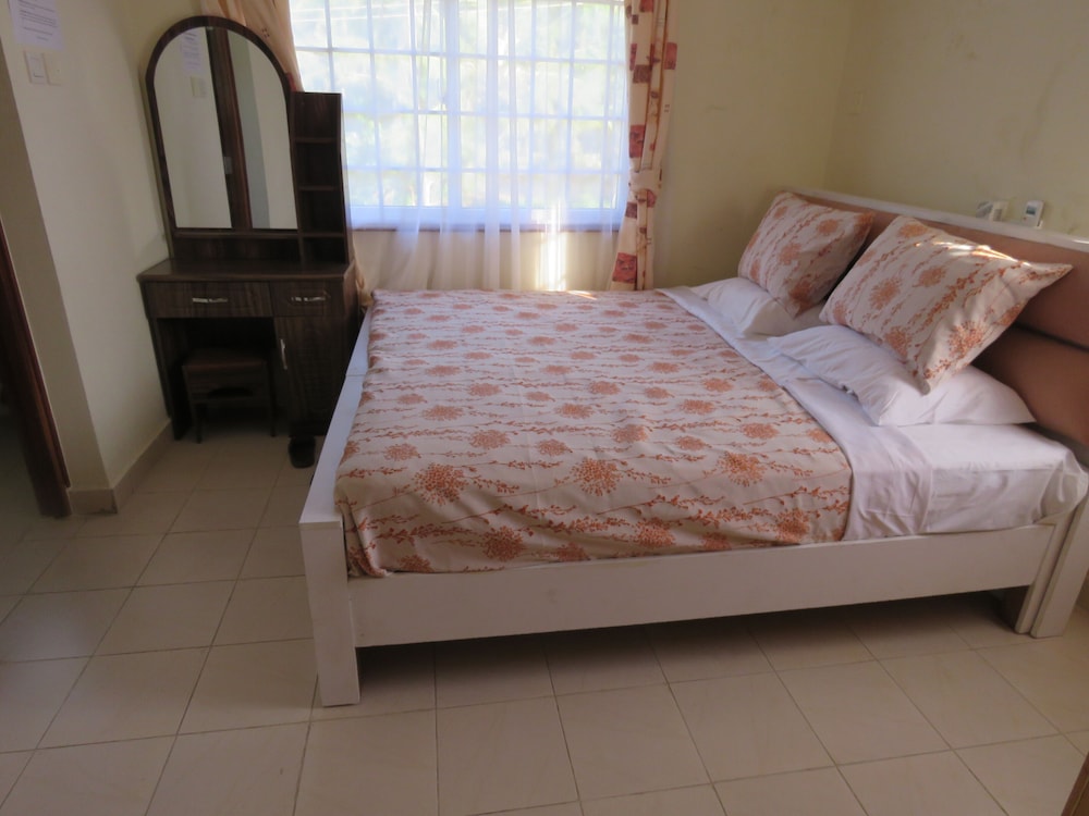 Azanza Mtwapa Holiday Home-B view 3