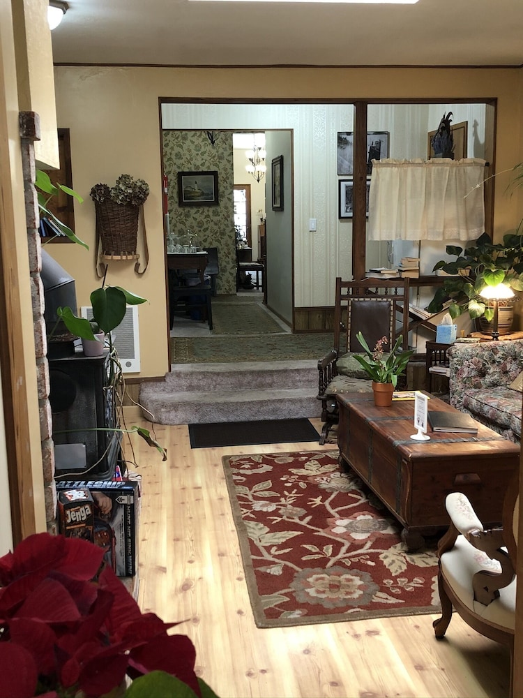 Country Inn Bed and Breakfast view 3