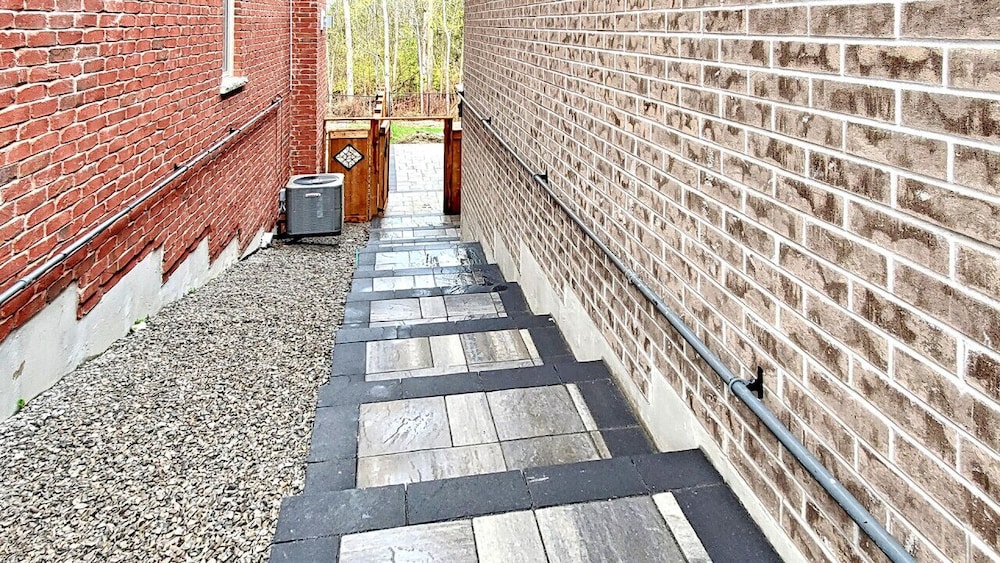Family Modern Walkout Basement w Sauna Ski Resort 30min