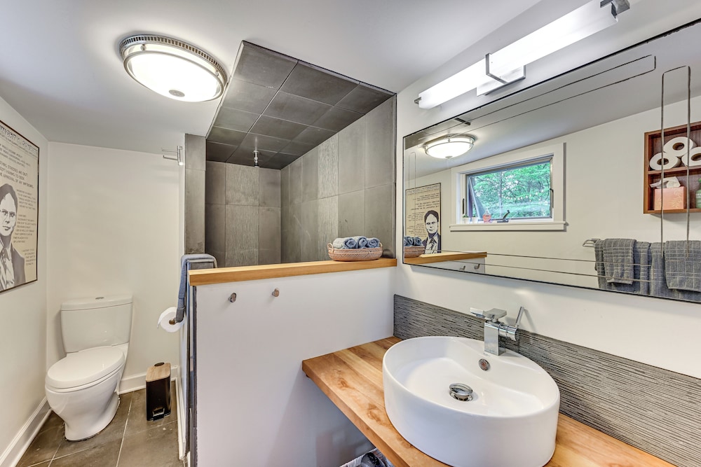 Walk to Kelsey Lake: Cassopolis Home w/ Yard!