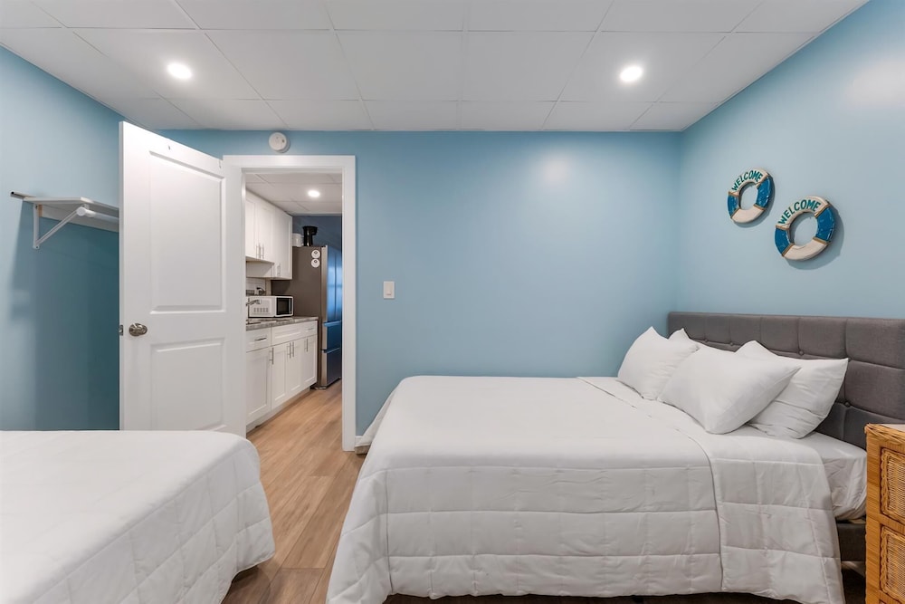 The Harbor Light Family Resort