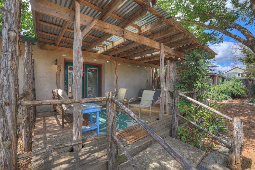 Sonora Casita Hot-tub + Nandina Cottage Hot-tub