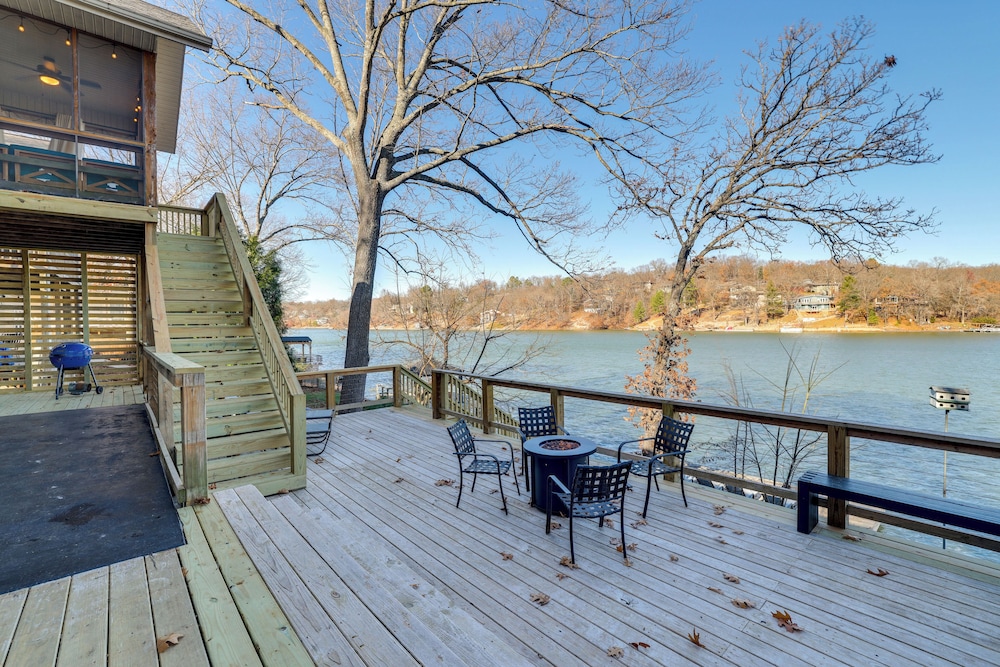 Lakefront Retreat w/ Game Room in Bella Vista!