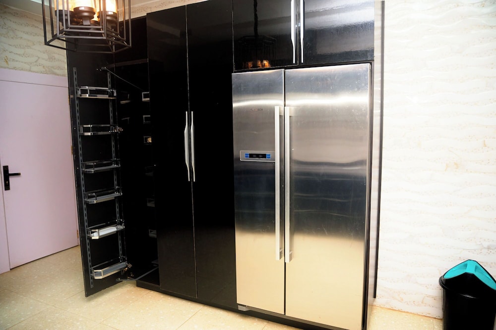 CREMYARK HOME APARTMENTS