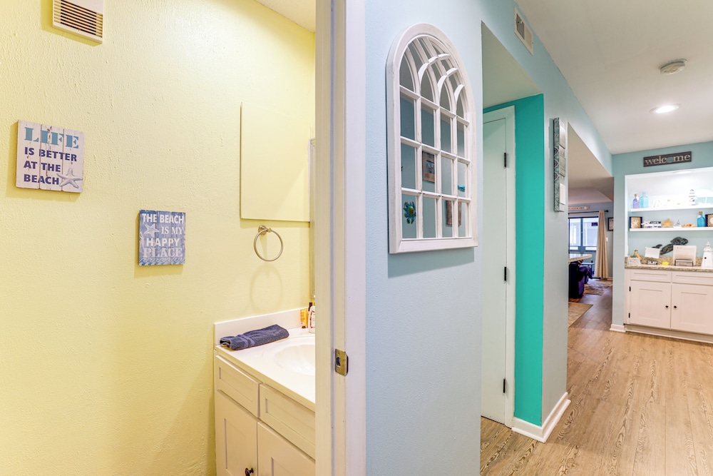 Steps to Shore + Pool Access: Myrtle Beach Condo