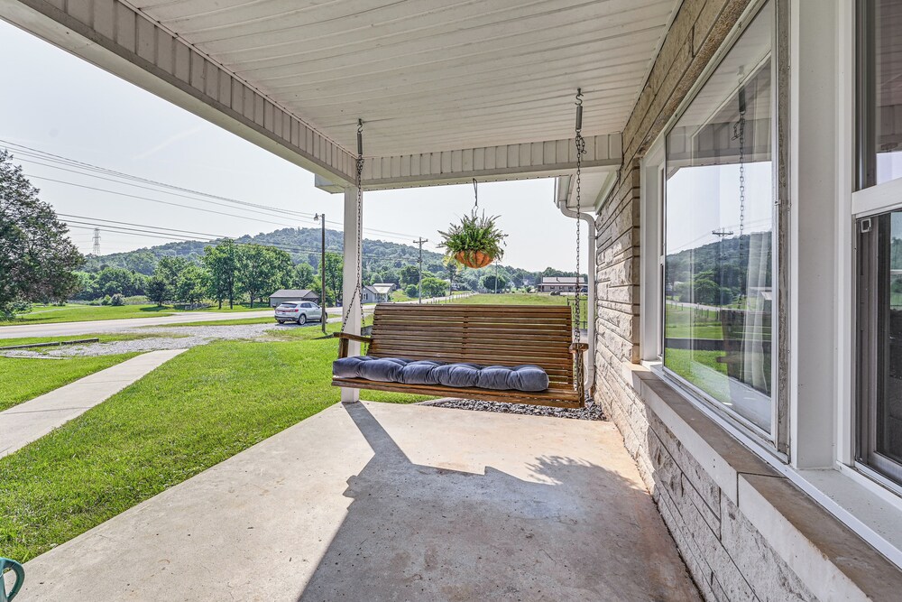 Near Dtwn Somerset: Tranquil Getaway w/ Fire Pit