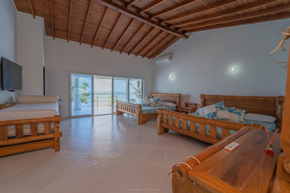 Villa El Francés 4BD WPool & Beach Front