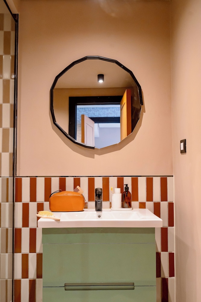Saint J Hotel