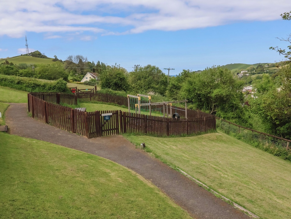 18 Manleigh Park